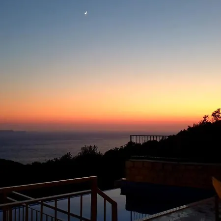 Villa Kas'da Muhtesem Manzarali Kas